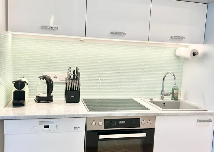 Modern New - Terrace, Full Kitchen In Center *